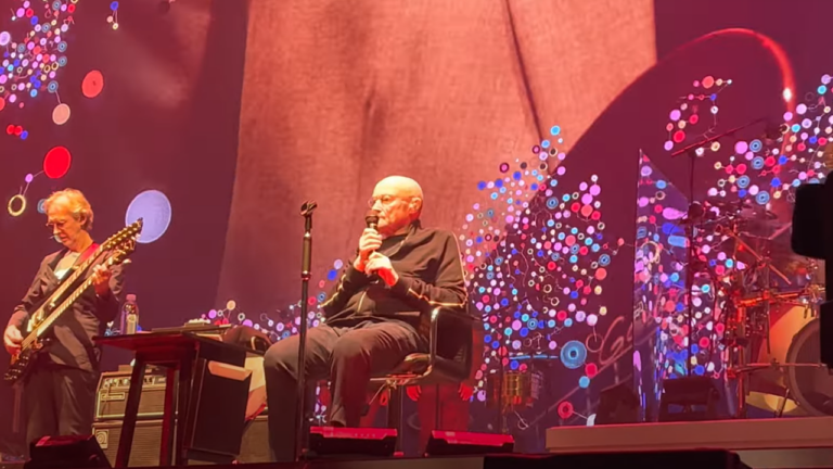 Phil Collins inquiète. Le chanteur de Genesis est apparu affaibli au concert de Berlin le 8 mars dernier. Regardez - genesis 4