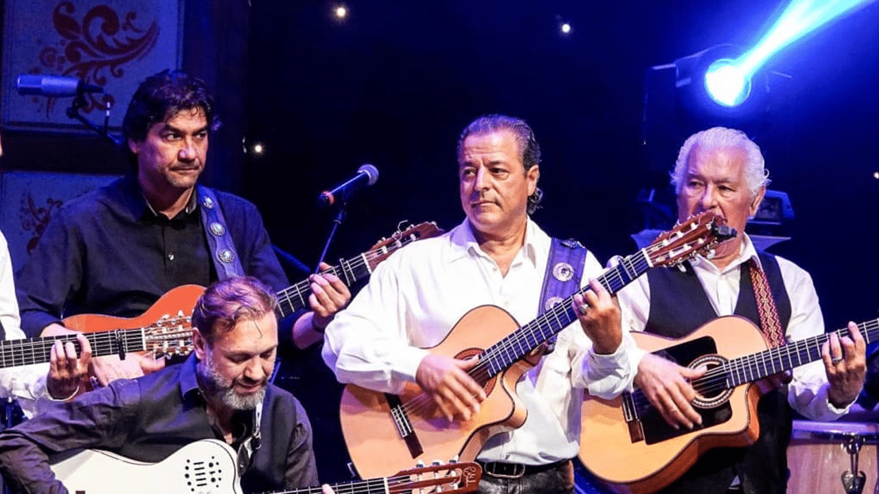 Chico et les Gipsy chantent « Bella Chao » avec un orchestre symphonique d&rsquo;enfants