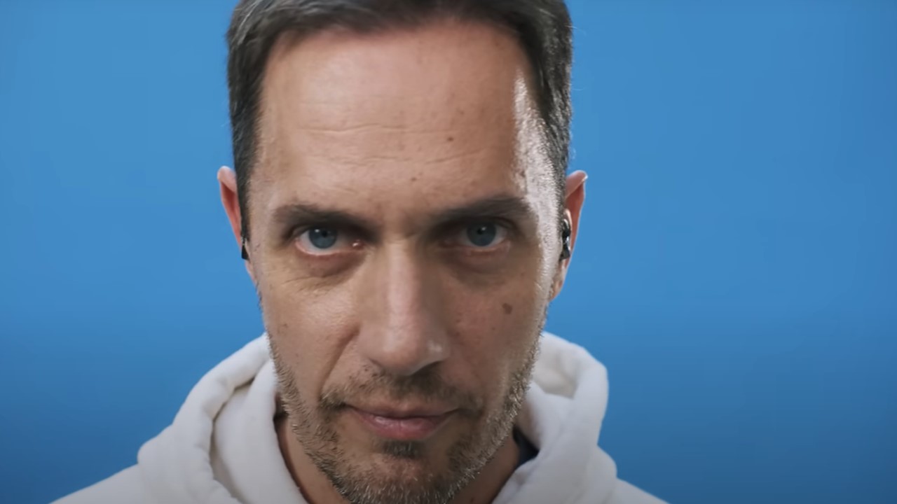 Ecoutez le nouveau titre de Grand Corps Malade « Autoreflet » dans lequel il retrace toute sa vie.