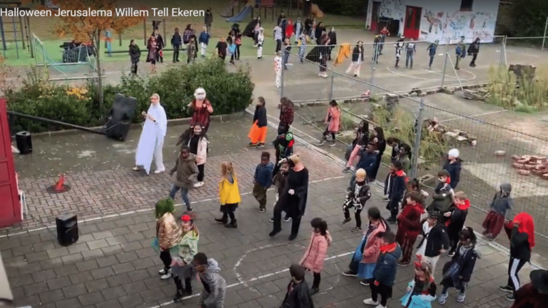 Jerusalema pour fêter Halloween dans une cour de récré en Belgique. - halloween 1