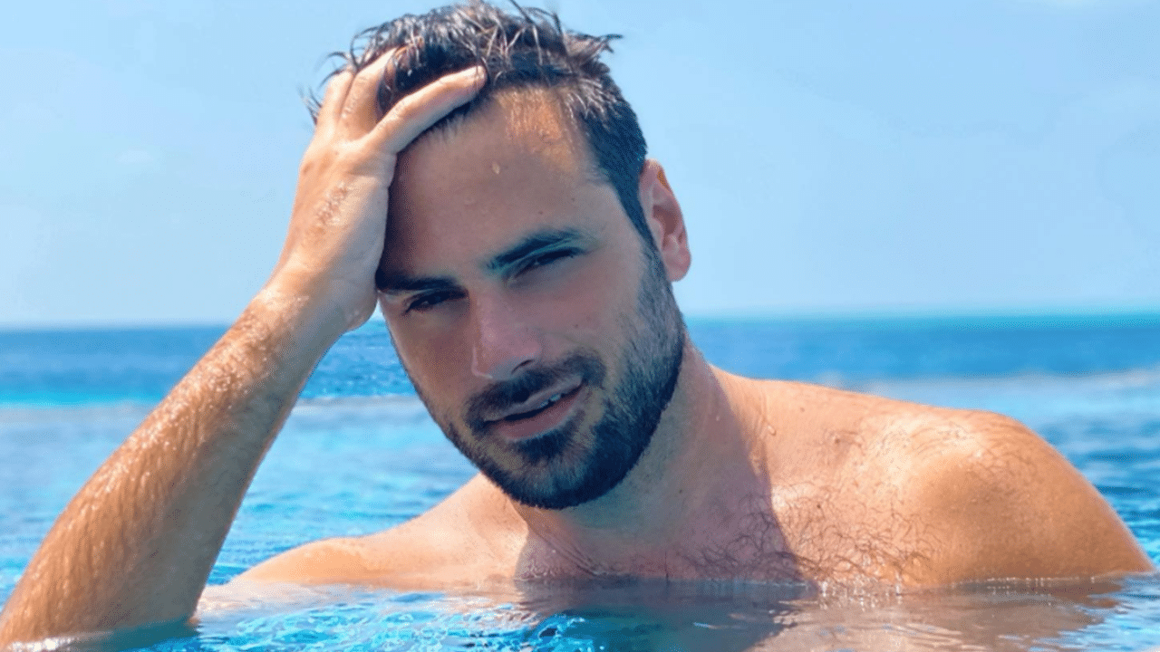 Le violoncelliste Stjepan Hauser nous offre « Caruso » depuis Les Maldives.