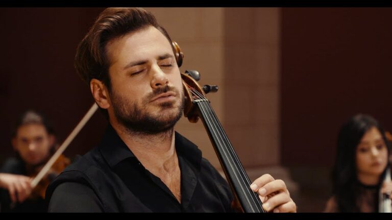 Stjepan Hauser joue "Skyfall" d'Adèle au violoncelle. - hauser 5