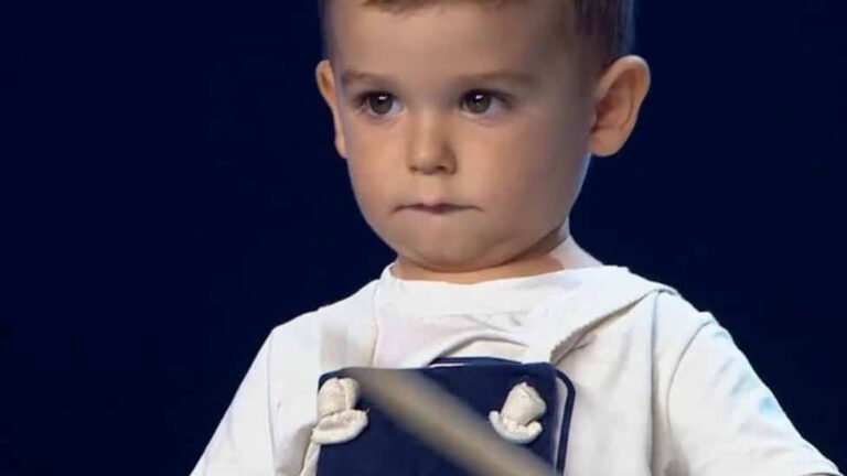 Le plus jeune incroyable talent du monde est espagnol. Hugo joue du tambour à 3 ans... - hugo molina