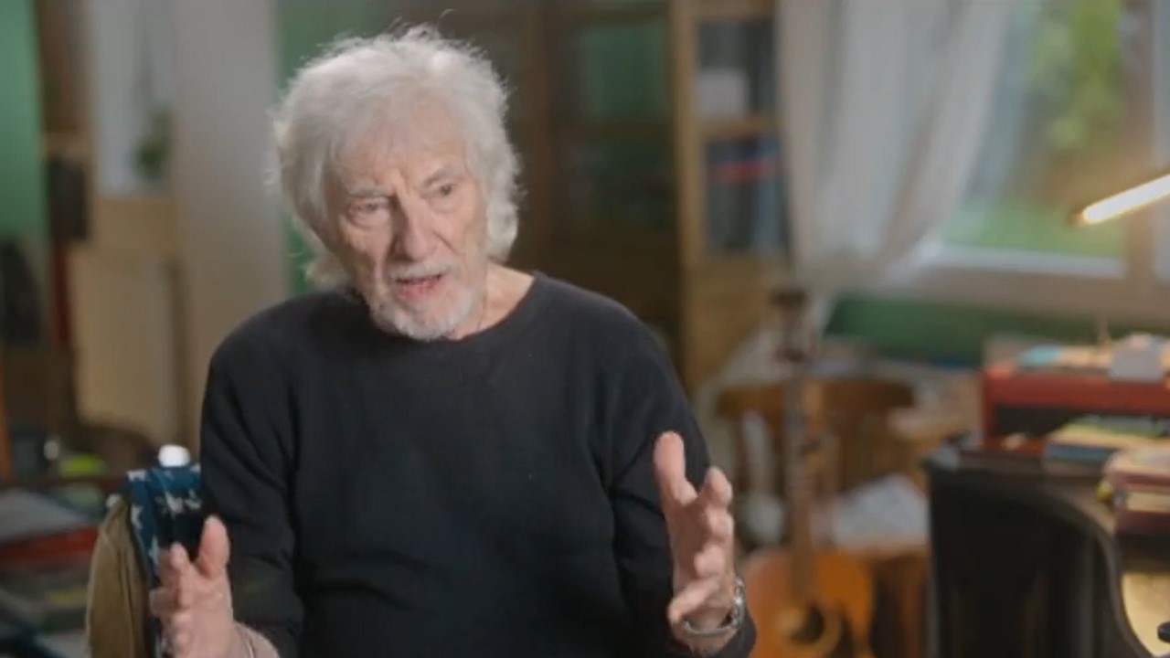 Hugues Aufray sincère raconte ses souvenirs d&rsquo;enfance pendant la guerre