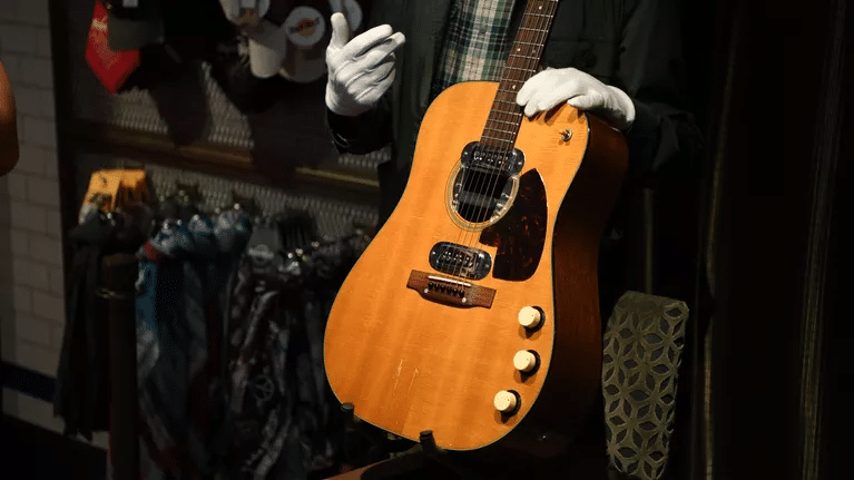 La guitare de Kurt Cobain (Nirvana) vendue 6M de Dollars. - image 15