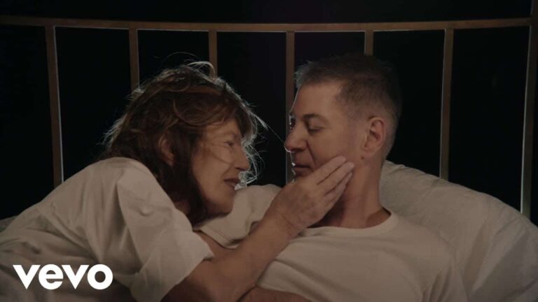 Le clip de "Oh! Pardon tu dormais" Jane Birkin et Etienne Daho... dans le même lit ! - jane birkin etienne daheo 1