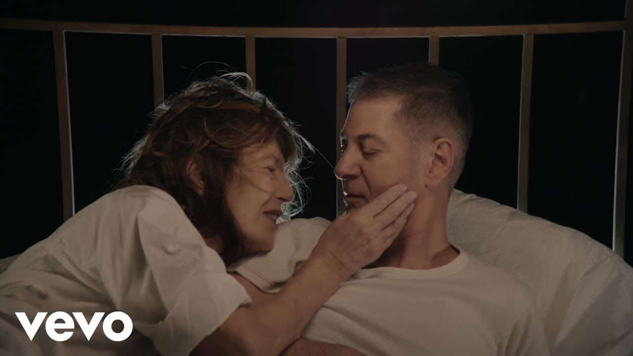 Le clip de « Oh! Pardon tu dormais » Jane Birkin et Etienne Daho… dans le même lit !