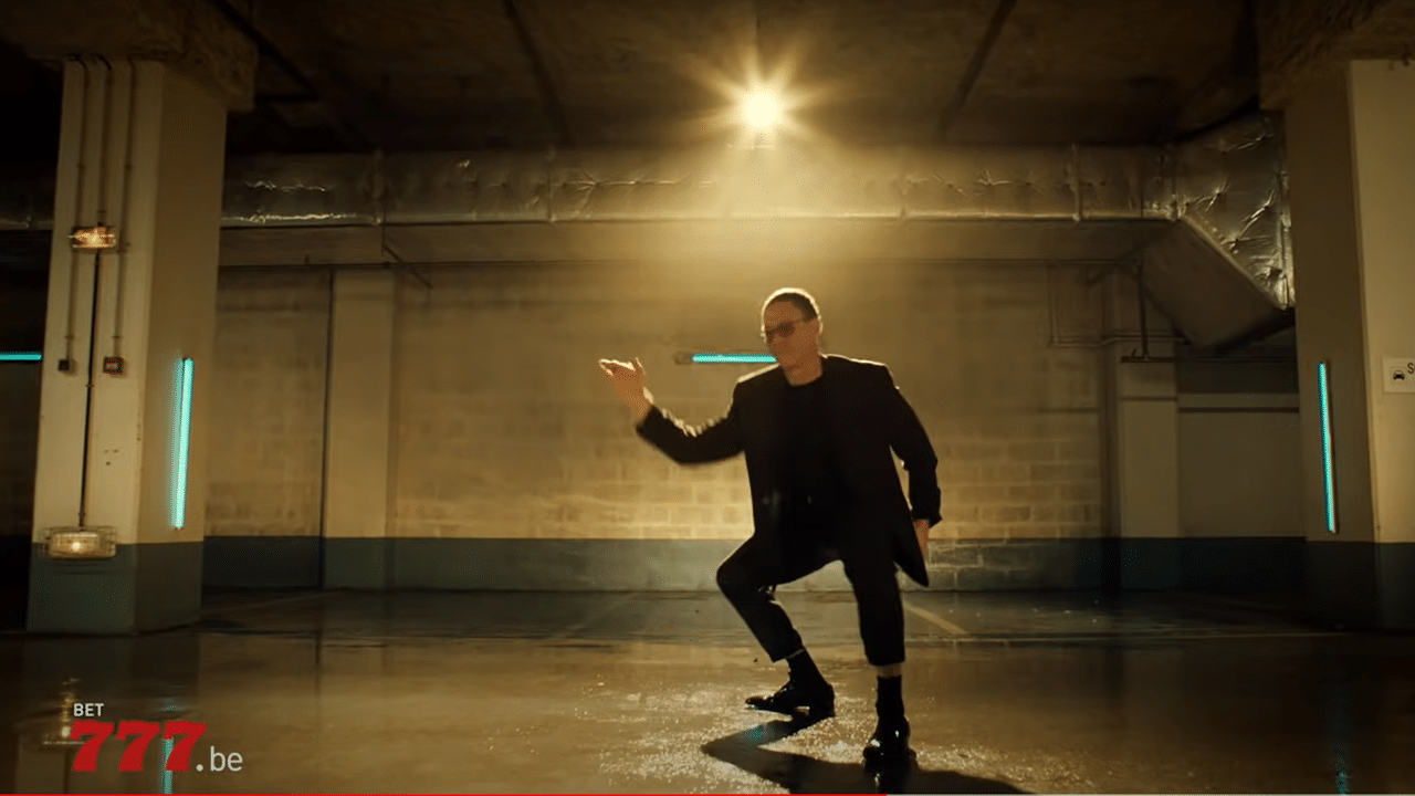 Pub Jean Claude Van Damme. Il danse dans un parking pour 777.be