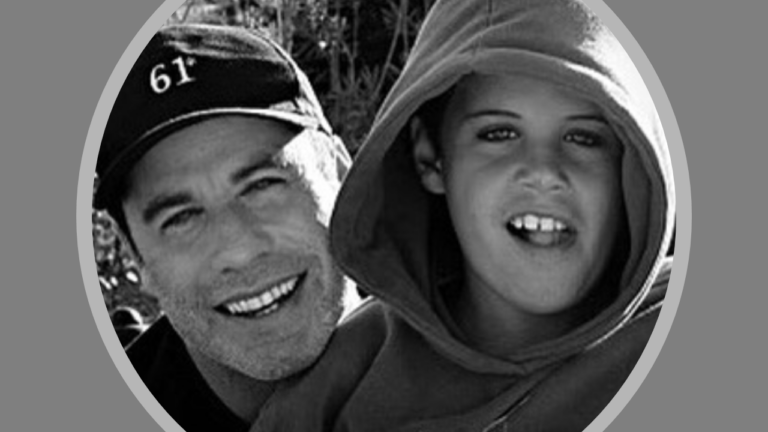 John Travolta publie un message déchirant pour l'anniversaire de son fils Jetty, mort à 16 ans en 2009. - john travolta 4