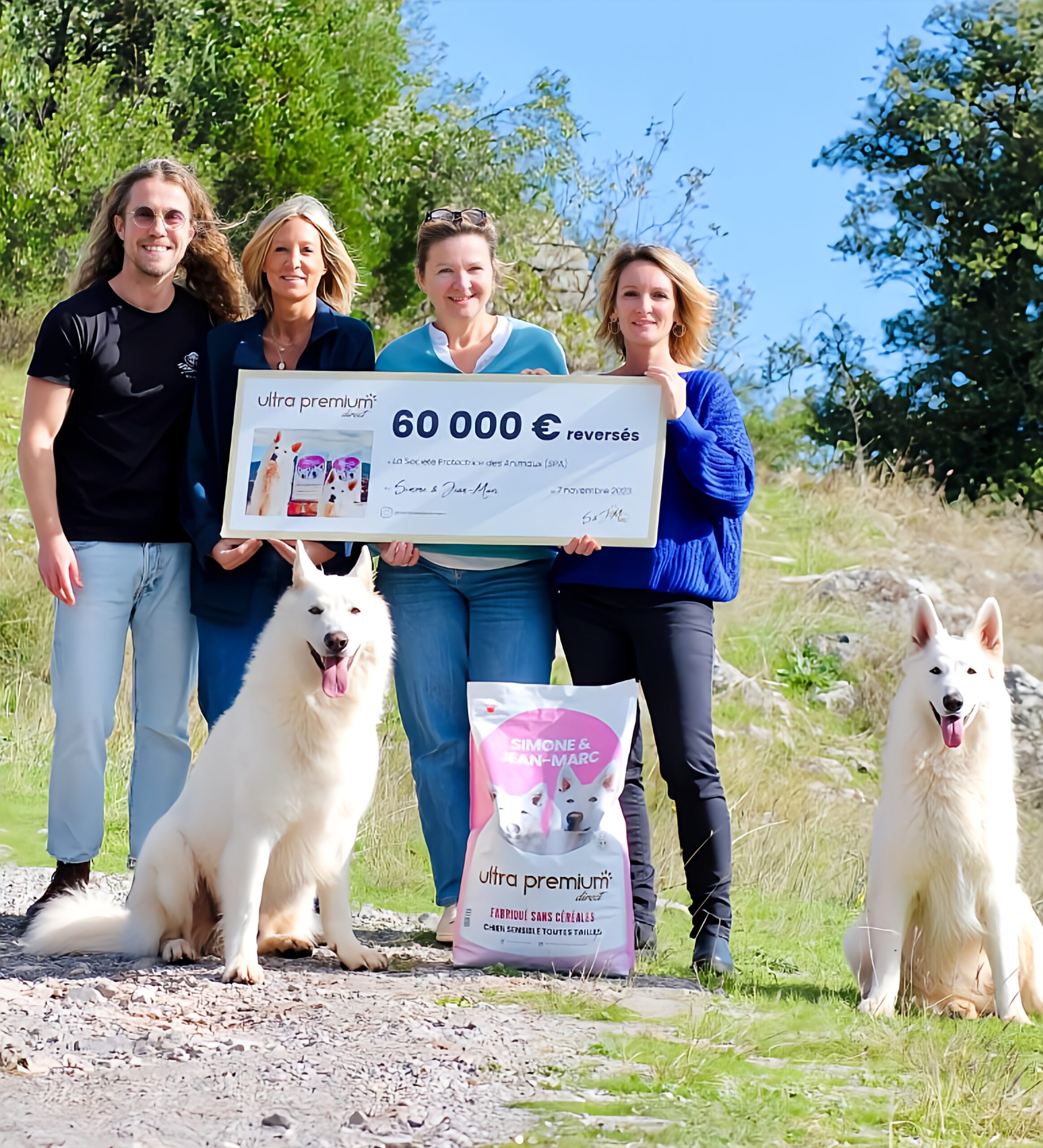 Simone & Jean-Marc, les chiens de Julien Doré, offrent un chèque de 60.000€ à la SPA. - julien dore 3 1 scaled