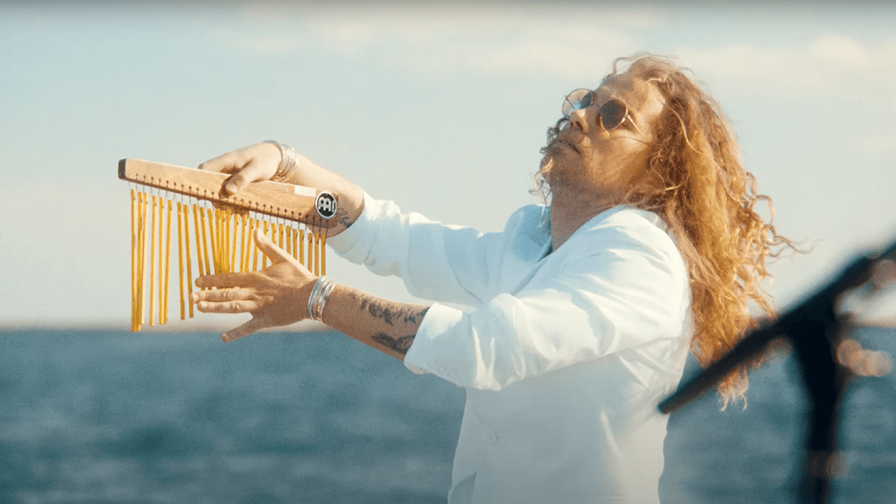 Découvrez le nouveau clip de Julien Doré « La Bise »