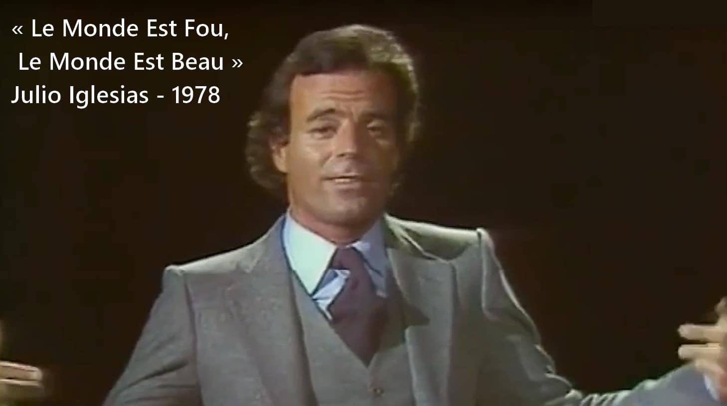 Julio Iglesias « Le Monde Est Fou Le Monde Est Beau » – 1978