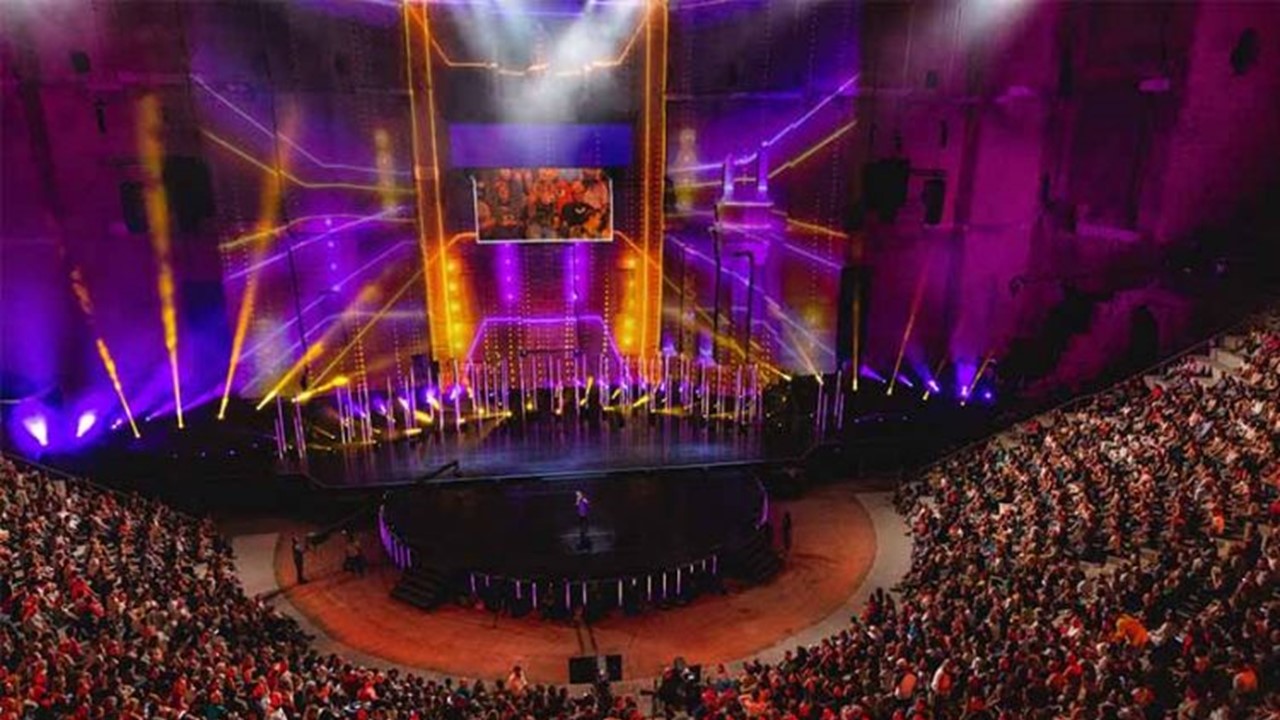 M6 ce soir : Le plus grand karaoké de France. Anne Sila chante « Pour que tu m&rsquo;aimes encore »