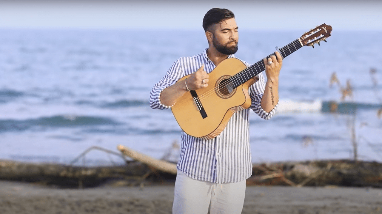 Kendji Girac dévoile une version acoustique de « Conquistador ».
