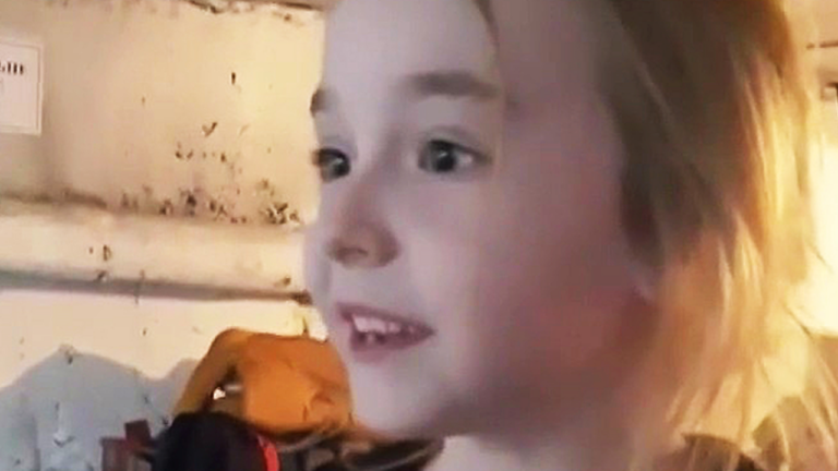 Une jeune ukrainienne chante "Let It Go" dans un abri anti-bombes de Kiev. La vidéo fait le tour du monde. - kiev