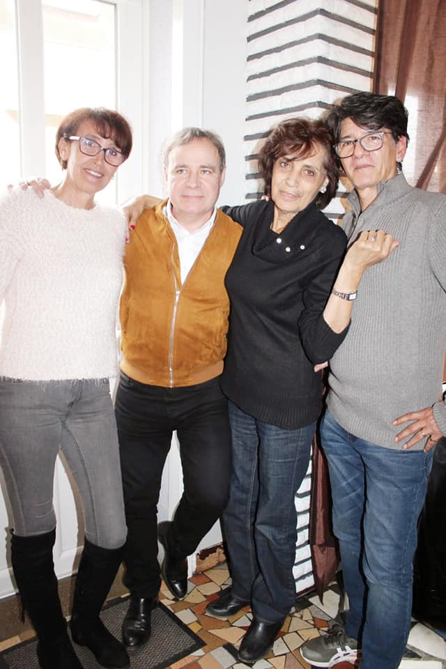 Il y a 2 ans, la chanteuse portugaise fêtait ses 72 ans avec ses amis les plus proches et sa famille. - l9