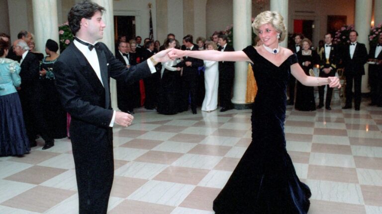 Lady Diana faisait pleurer le monde le 31 août 1997. Elle adorait danser. Photos - Vidéos... - lady diana 1