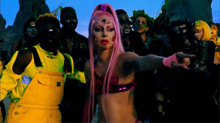 Lady Gaga dévoile un extrait de son nouveau titre "Stupid Love" qui sort le 28 février... - lady gaga 1