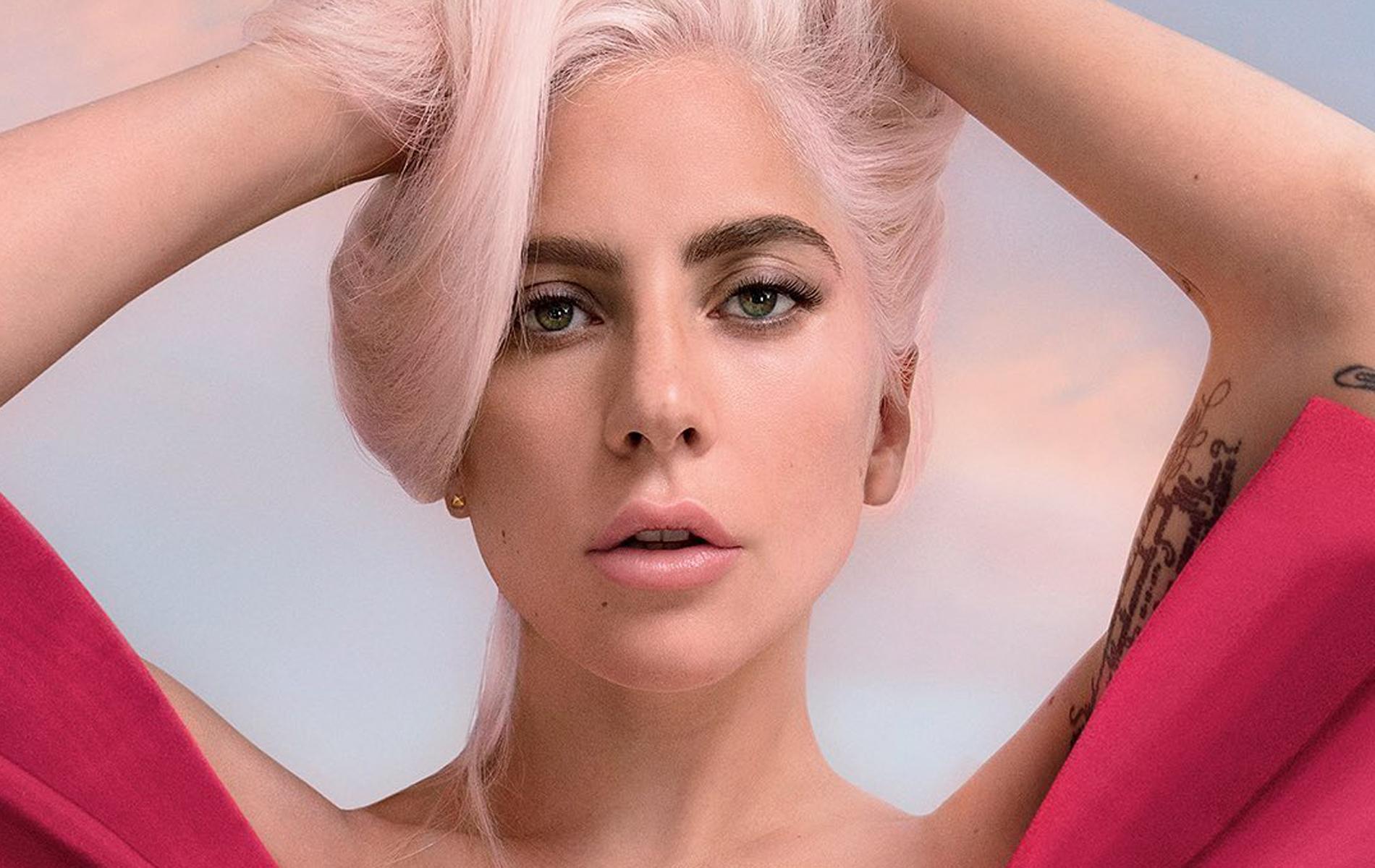 Teint glowy et cheveux pastel : l'autre visage de Lady Gaga pour Valentino  - Madame Figaro