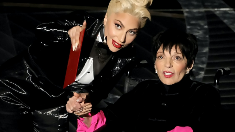 Bon anniversaire à Lady Gaga (36 ans). La nuit dernière aux Oscars, elle rendait hommage à Liza Minelli. - lady ghaga