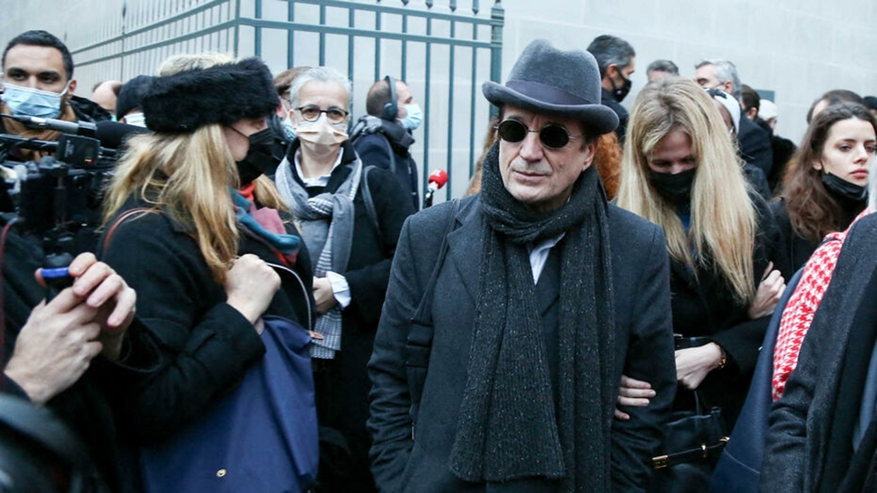 Obsèques des frères Bogdanov: Francis Lalanne, seule personnalité sans masque « J&rsquo;ai fait le même choix qu&rsquo;eux »