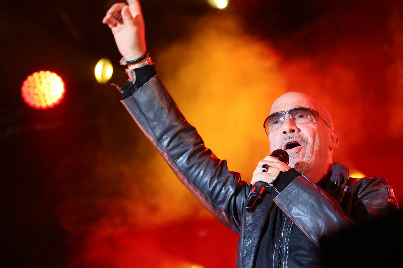 « Bravo à toute l&rsquo;équipe pour ces 15 belles dates » Florent Pagny a terminé sa première partie des festivals d&rsquo;été.