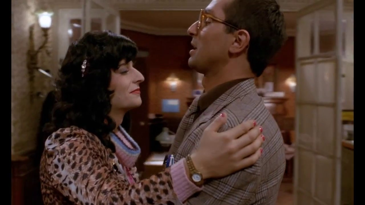 Destinée on était tous les deux destinés – Le père Noël est une ordure. Ecoutez la chanson en entier.