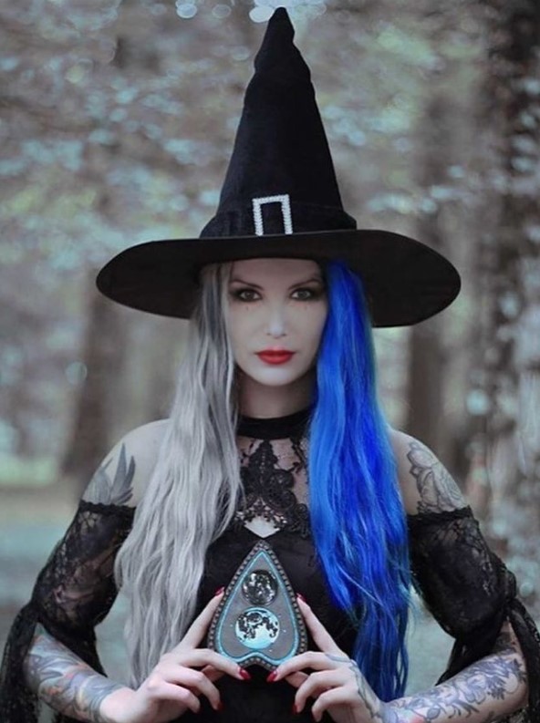 Liane Foly se lâche sur Instagram pour Halloween ! Diaporama... - liane 3