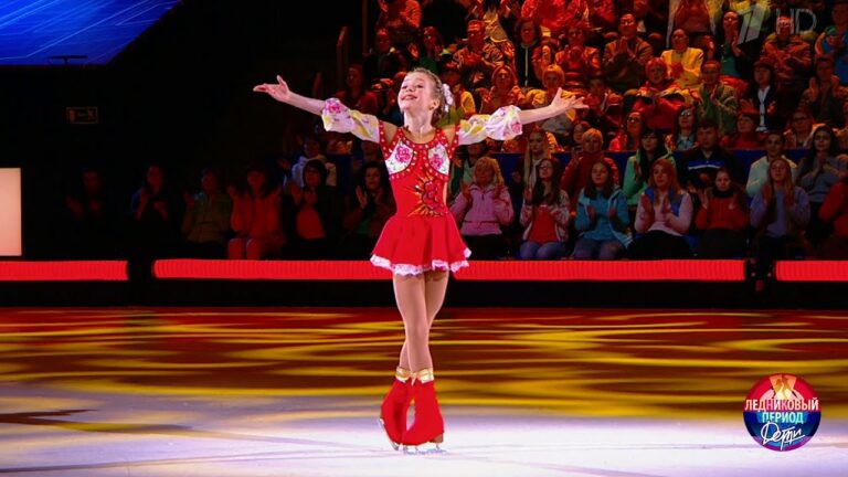 Liza, la merveilleuse petite patineuse russe danse sur Kalinka. - liza