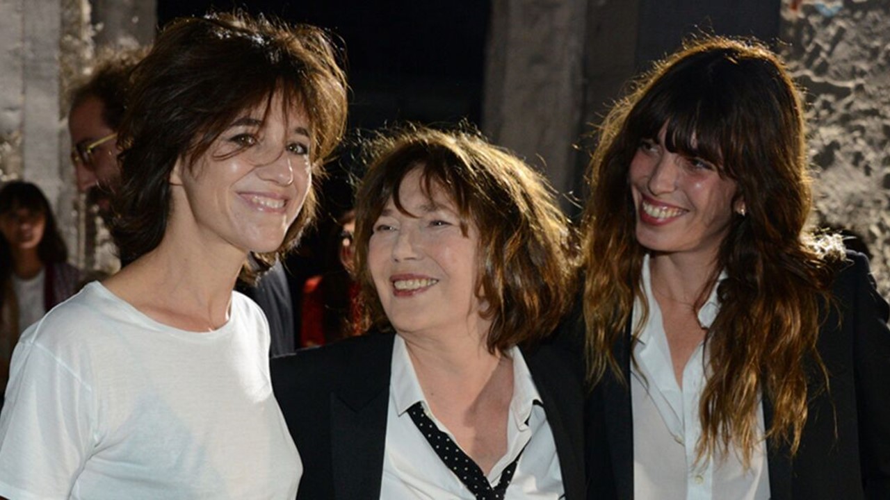 Le premier communiqué commun de Charlotte Gainsbourg et Lou Doillon depuis la mort de leur mère.
