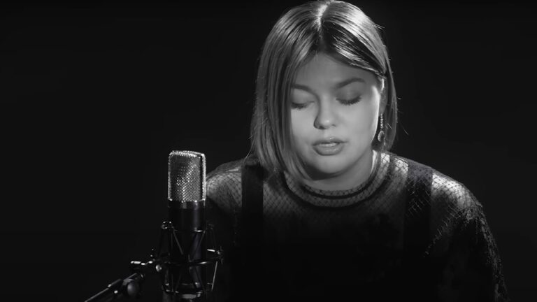 Louane livre ses pires souffrances dans une lettre qu'elle lit à la jeune fille qu'elle était. Bouleversant ! - louane 1 5