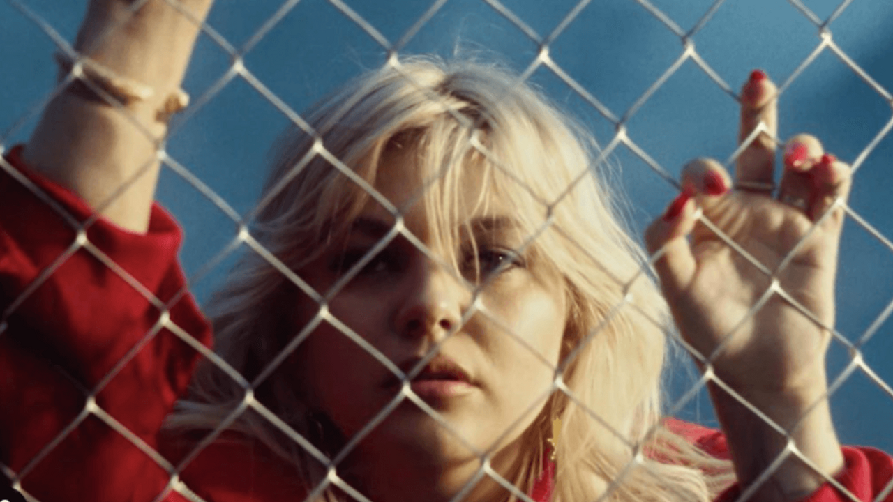 Découvrez le nouveau clip de Louane « Tornade », extrait de son album réédition