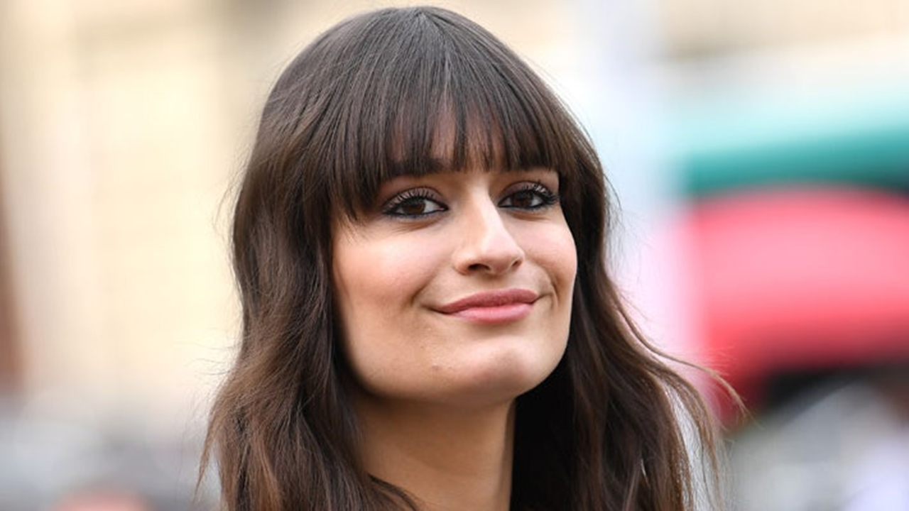 Clara Luciani se dévoile avec humilité « Je n&rsquo;aime pas tellement ma gueule… »