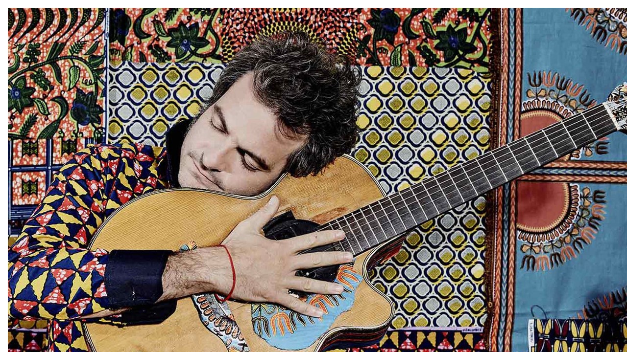 Matthieu Chedid reprend « A toi » le grand succès de Joe Dassin.