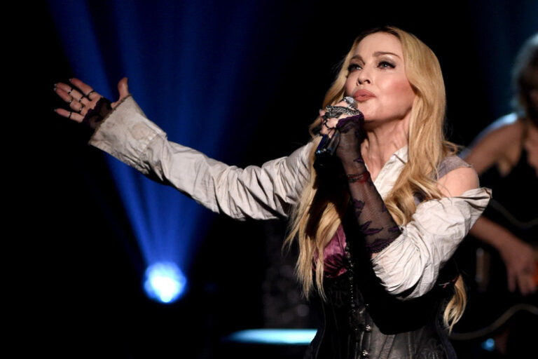 La première de Madonna à l'Accor Arena de Paris : Les extraits Live de la soirée... - madonna b