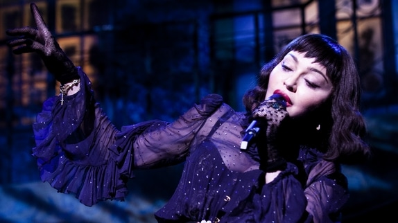 Madonna en concert actuellement au Grand Rex chante "La vie en Rose" - madonna
