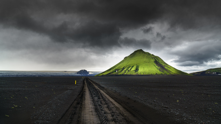 Voyager en musique : Le Maelifell, ce volcan d'Islande dans un décor surréaliste - maelifell