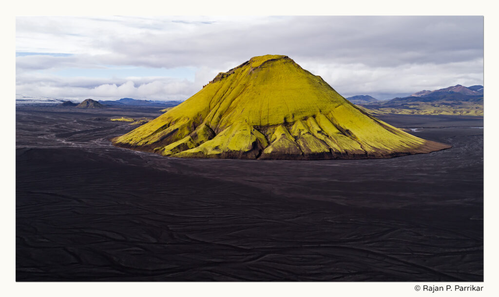 Voyager en musique : Le Maelifell, ce volcan d'Islande dans un décor surréaliste - maelifell drone iceland