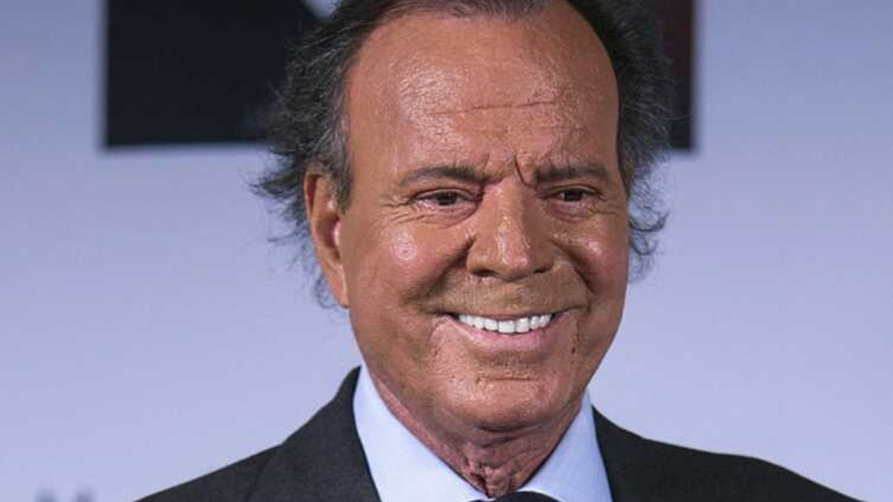 Bon anniversaire à Julio Iglesias (80 ans). Réécoutez « Manuela » chantée en Live