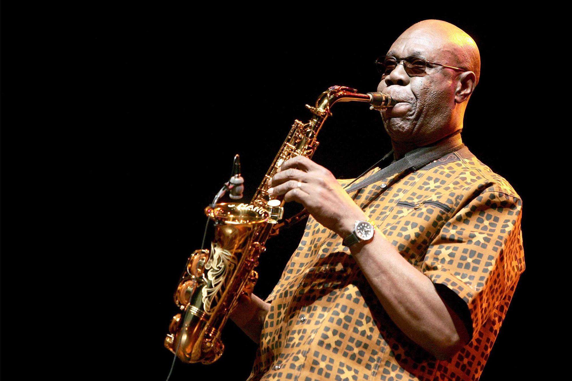 Il y a un an Manu Dibango décédait des suites du Coronavirus.