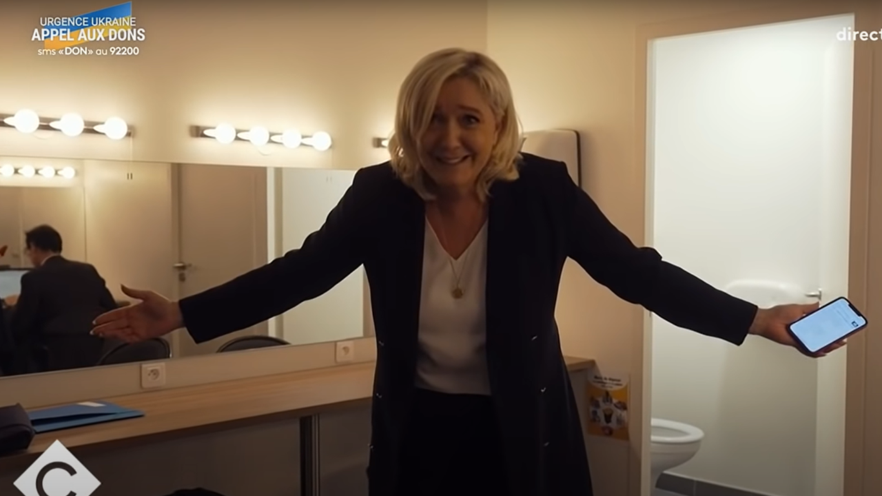 Insolite : Marine Le Pen chante Barbara.