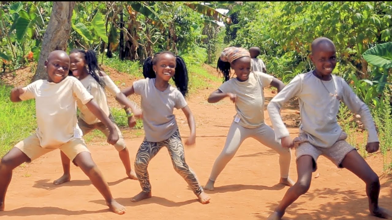 Les orphelins de Masaka Kids Africana font plus de 20 Millions de vues avec leur clip.