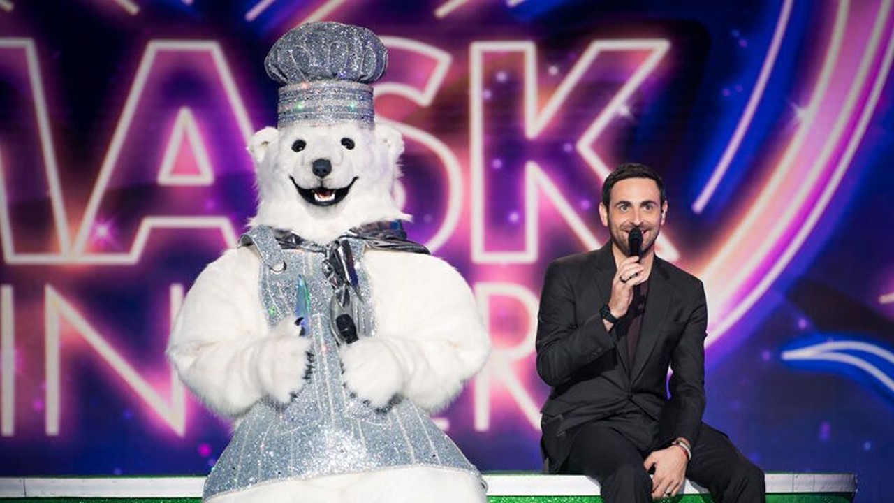 Mask Singer : Christophe Beaugrand était l&rsquo;ours. Il passe en revue en musique tous ses accessoires…