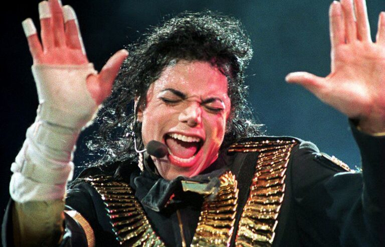 Michael Jackson aurait eu 65 ans le 29 août. Ecoutez le Megamix de ses meilleurs titres. - michael kackson