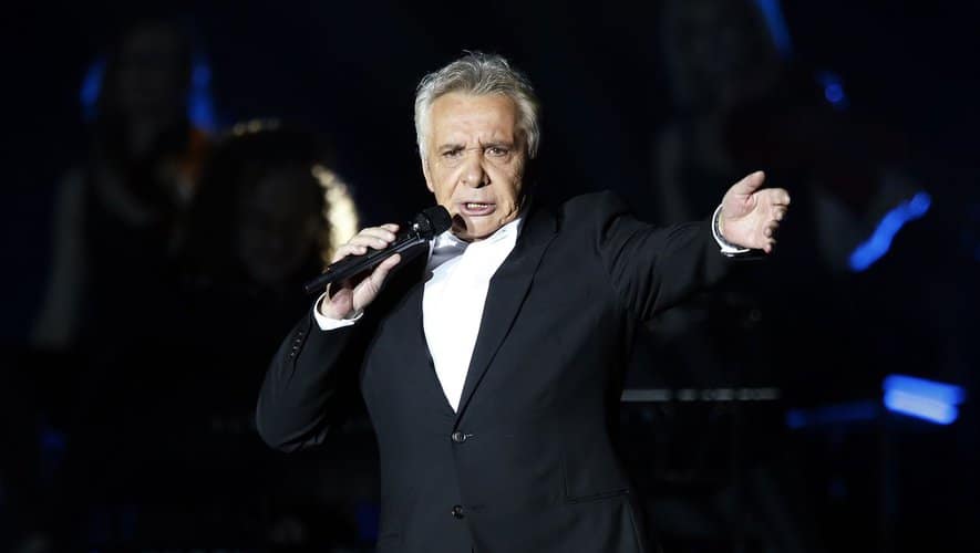 French singer Michel Sardou performs on the stage of the Palais Omnisport de Bercy, on December 12, 2012 in Paris. AFP PHOTO PIERRE VERDY / AFP PHOTO / PIERRE VERDY