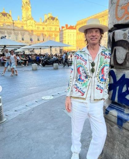 Incognito Mick Jagger se balade en touriste dans les rues de Lyon. Diaporama... - mick 3