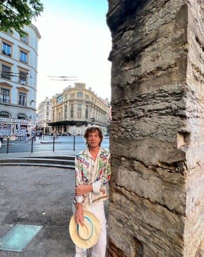 Incognito Mick Jagger se balade en touriste dans les rues de Lyon. Diaporama... - mick 4