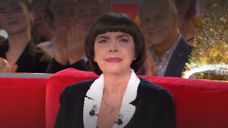 Mireille Mathieu fond en larmes sur le plateau de Vivement Dimanche - mireille mathieu 7