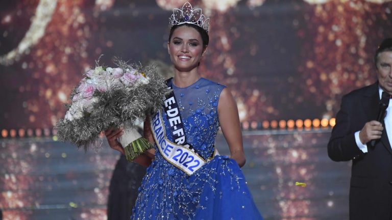 Diane Leyre Miss France 2022 a été classée 3° par le public. Découvrez le diaporama de la gagnante en musique. - miss 1