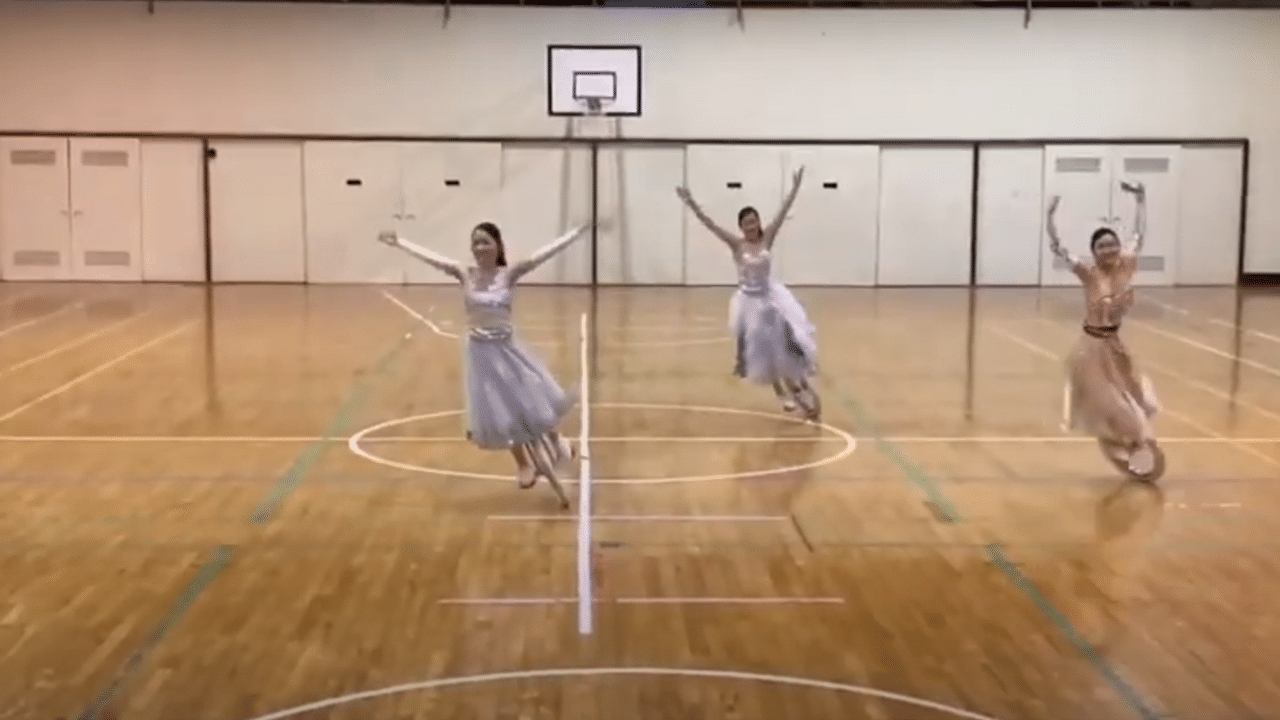 La danse en monocycle: une nouveauté originale.